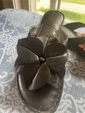 Born Black Leather Floral Slide Sandals with Decorative Flower
